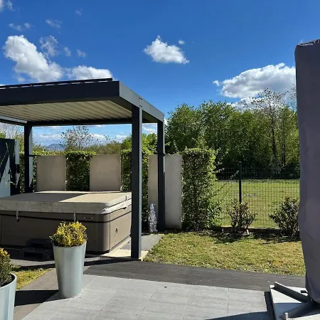 Holiday home Maison Avec Jardin Proche A75 Et Centre-ville